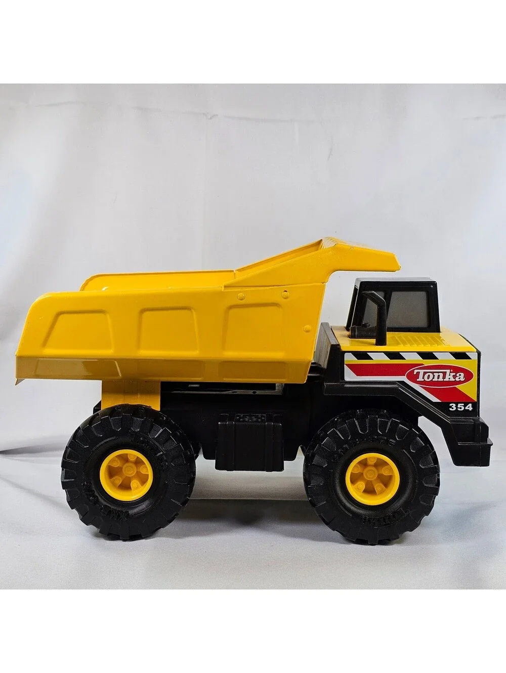 Tonka 354 Mighty Dump Truck Yellow Steel Bed Construction Toy Vehicle 17 Inch